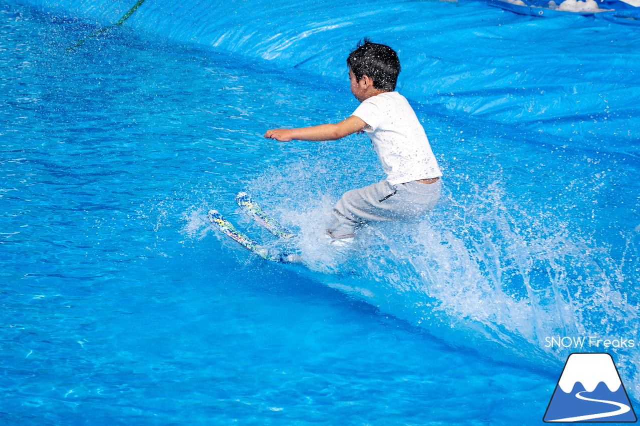 富良野スキー場｜いよいよインターナショナルなイベントに？！春シーズン恒例『第13回 Pond Skimming 池渡り』開催～♪
